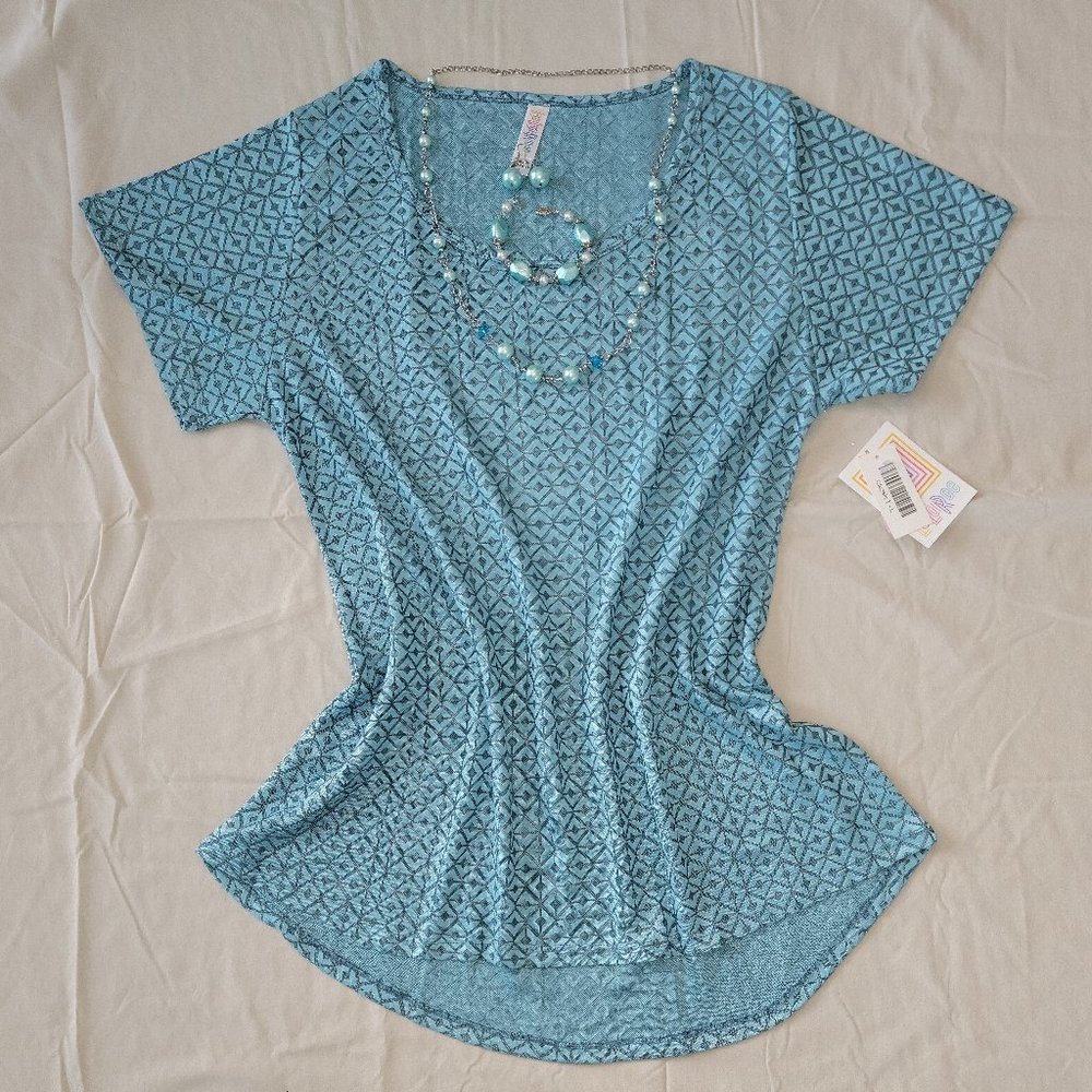 LuLaRoe Classic T- Large